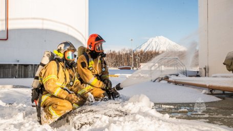 Камчатские пожарные провели учения в аэропорту Елизово на Камчатке 1