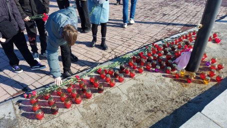 Тысячи жителей Камчатки присоединились к акции памяти погибших в результате теракта в Москве 1