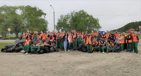 230 мешков с мусором собрали трудовые отряды «Молодой Петропавловск» в Заозерном 2
