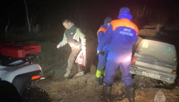Спасатели транспортировали застрявшего на лесной дороге мужчину до ближайшего населенного пункта на Камчатке Спасатели транспортировали застрявшего на лесной дороге мужчину до ближайшего населенного пункта на Камчатке