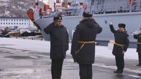 В столице Камчатки подняли флаг ВМФ на морском тральщике «Петр Ильичев» 2