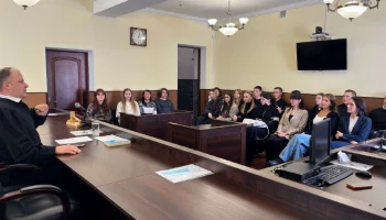Будущие юристы познакомились с работой судебной системы на экскурсии в краевом суде Камчатки