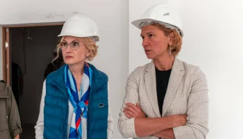 Ирина Яровая и Оксана Лут проверили ход возведения новой школы на Камчатке