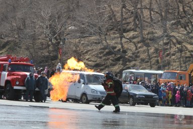 Пожарные Камчатки отметили 375-летний юбилей большим шоу 55