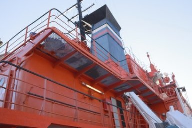 Ледокольное спасательное судно «Суворовец» зашло в порт Камчатки 9