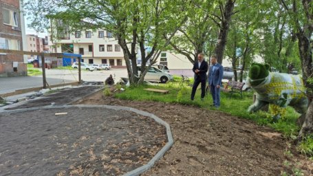 Двор на проспекте 50 лет Октября благоустраивают в Петропавловске-Камчатском 0