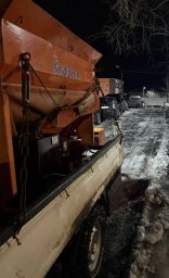 Работы по зимнему содержанию дорог продолжались в ночную смену в Петропавловске-Камчатском 2