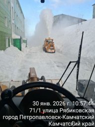 В круглосуточном режиме осуществляется чистка от снега Петропавловска-Камчатского 4