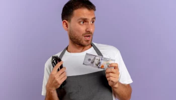 До шести лет лишения свободы за хищение из кассы магазина грозит жителю Елизова на Камчатке