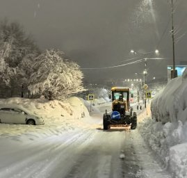 От воды и шуги после циклона расчищают дороги Петропавловска-Камчатского 5