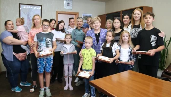 Более 250 обращений о помощи в подготовке детей в школу поступило в парламент Камчатки