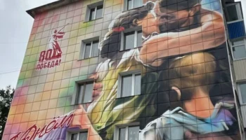 В память о героях новый мурал к 80-летию Победы появился в Петропавловске-Камчатском
