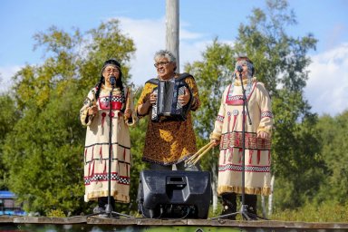 Победителей танцевального марафона в рамках ительменского праздника «Алхалалалай» наградили на Камчатке 2