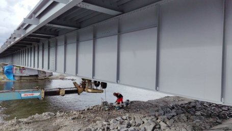 Завершен этап покраски мостовых конструкций на реке Быстрой в Камчатском крае 0