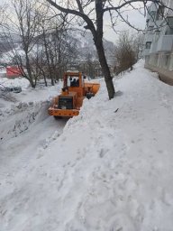 Расширением проезжей части и устранением снежного наката занимались сегодня службы в Петропавловске-Камчатском 2