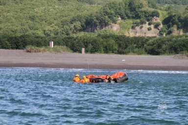На Камчатке три человека выпали за борт судна, требуется срочная эвакуация. Легенда учений 3
