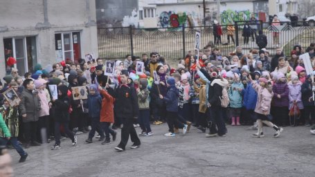 В 40-ой школе столицы Камчатки провели свой Бессмертный полк 8