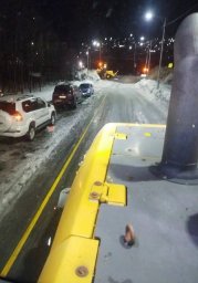 Работы по зимнему содержанию дорог продолжались в ночную смену в Петропавловске-Камчатском 13