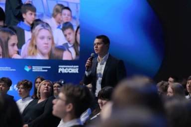 Диалог «Вопросы поколений» собрал около 600 школьников со всей страны 1