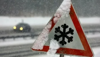 Воздержаться от выезда на дороги города на автомобилях призывают жителей столицы Камчатки