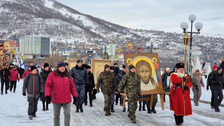 Крестный ход во главе с Архиепископом прошел вчера в столице Камчатки 0