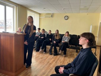 Роль присяжных в краевом суде примерили на себя школьники Камчатки 0