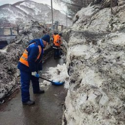 Не прекращается вывоз снежных масс с городских территорий в Петропавловске-Камчатском 1