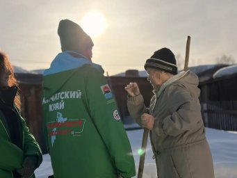 Бойцы кололи дрова, расчищали снег, помогали по хозяйству: не оскудела героями земля Камчатская 0