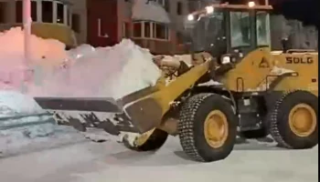 Ночью продолжались работы по расширению проезжей части и вывозу снега на центральных магистралях в столице Камчатки