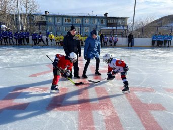 В столице Камчатки прошла церемония открытия ежегодных соревнований по хоккею с шайбой среди учащихся 3