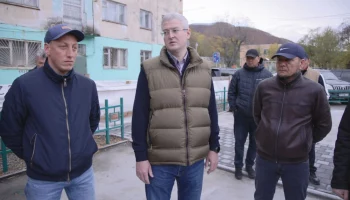 Заблаговременно заключить договора на обновление детских площадок поручил губернатор Камчатки Заблаговременно заключить договора на обновление детских площадок поручил губернатор Камчатки
