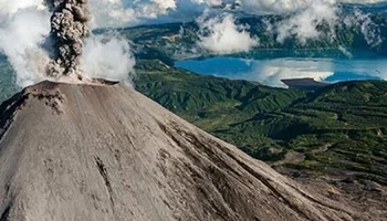 Мощный выброс пепла произвел вулкан Карымский на Камчатке