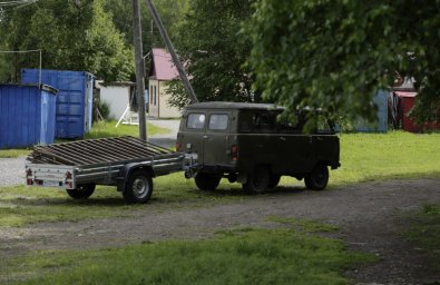 Территорию лыжно-прокатной базы огородили забором в Елизово на Камчатке 3