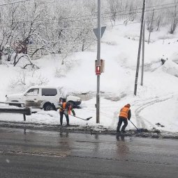 Дорожные службы продолжают работать без остановки в столице Камчатки 0