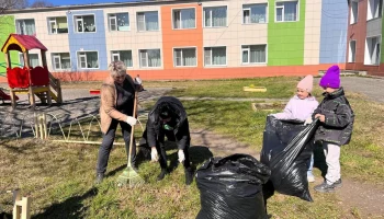 Дошколята и школьники столицы Камчатки приняли участие в уборке территорий