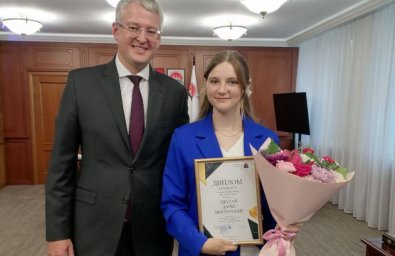 Школьницы из города Елизово удостоены стипендии губернатора Камчатского края 0