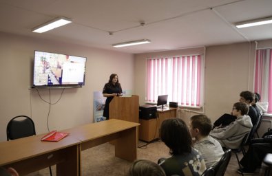 Инспектор из Госавтоинспекции провела занятие в промышленном техникуме на Камчатке 7