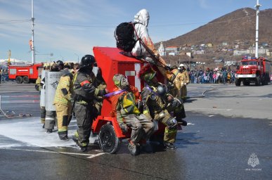 Пожарные Камчатки отметили 375-летний юбилей большим шоу 39