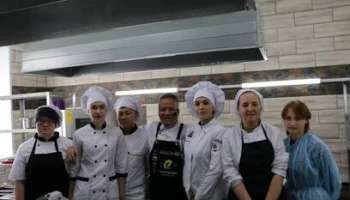 В Камчатском колледже технологии и сервиса зарубежные шеф-повара провели мастер-класс для студентов и рестораторов
