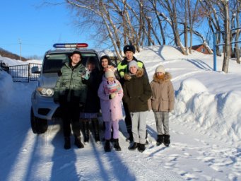 Более 700 камчатских детей встретились с Полицейским Дедом Морозом 0