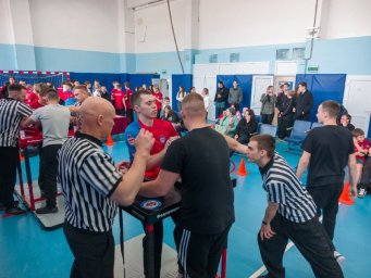 68 спортсменов приняли участие в Первенстве по армрестлингу на Камчатке 4 68 спортсменов приняли участие в Первенстве по армрестлингу на Камчатке 4