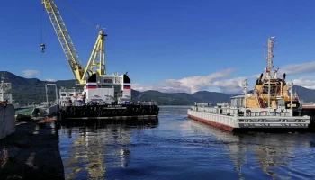 В пункте базирования подводных сил на Камчатке успешно завершена установка нового причала