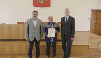 Работникам СВРЦ на Камчатке вручили награды за операцию по перезарядке атомного подводного крейсера
