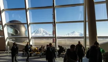 Неблагоприятные метеорологические условия стали причиной массовых задержек и переносов рейсов в аэропорту на Камчатке