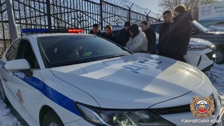 О повседневных задачах сотрудников Госавтоинспекции рассказали студентам на Камчатке 5