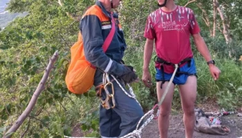 На Камчатке мужчина попытался "покорить" Никольскую сопку. В результате потребовалась помощь спасателей