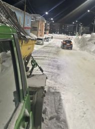 Коммунальные бригады сосредоточены на очистке внутриквартальных проездов и территорий у домов в Петропавловске-Камчатском 4