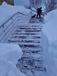 Комплексную расчистку на основных магистралях и внутренних проездах продолжают вести городские службы Петропавловска-Камчатского 1