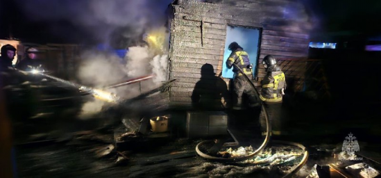 Сотрудники Следственного комитета устанавливают обстоятельства пожара в Раздольном на Камчатке 4