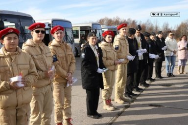 На Камчатке мобилизованных для участия в СВО торжественно проводили к месту службу 17